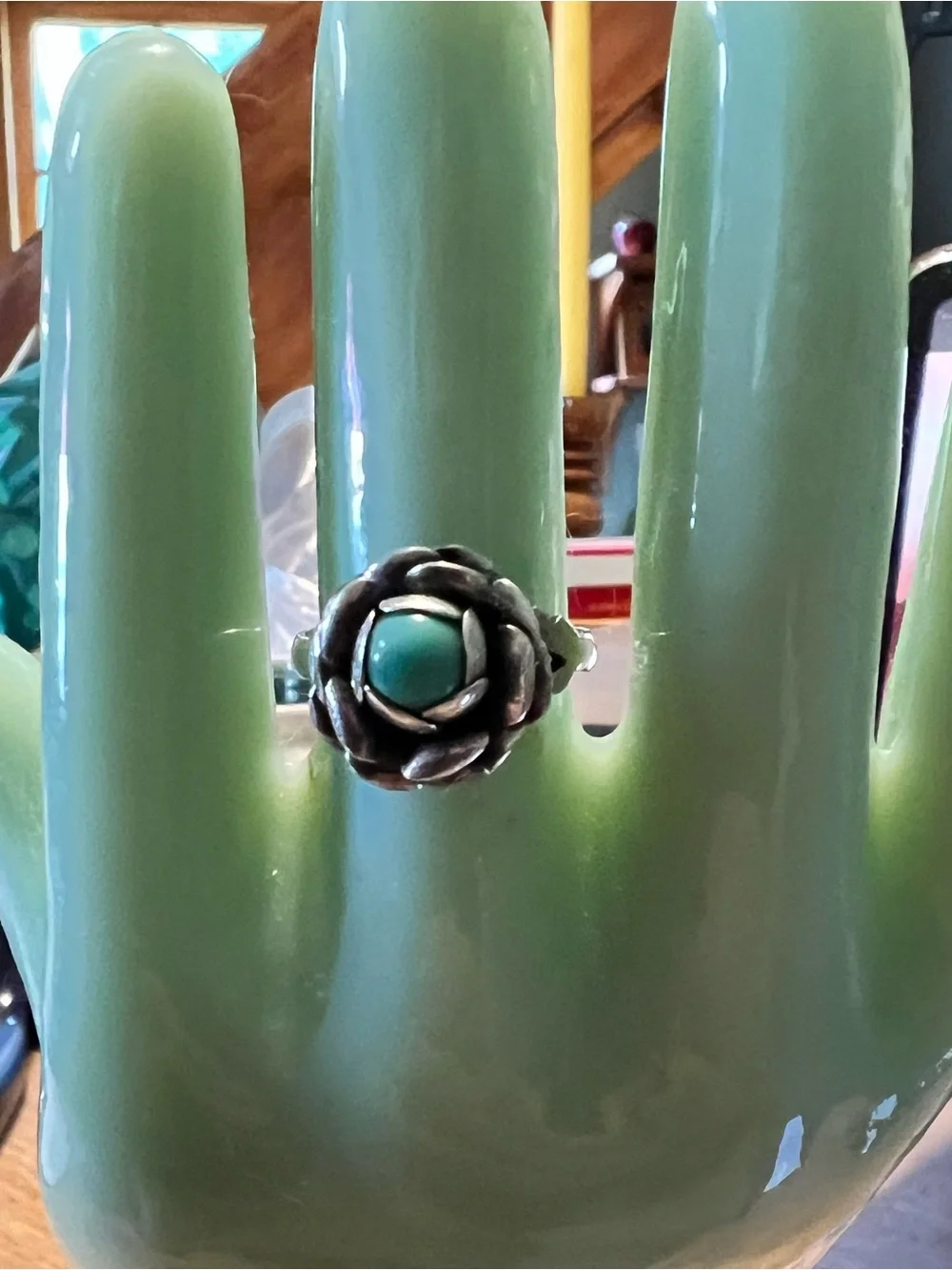 Vintage sterling silver floral ring lovely round turquoise stone set in petals.